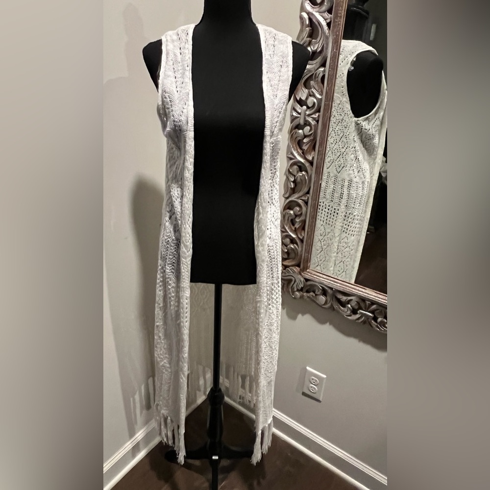 NWT White crochet sleeveless cardigan/duster. Size M